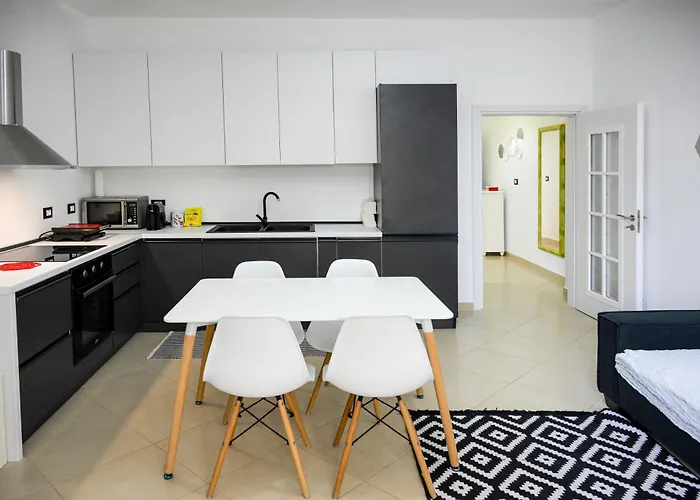Andris Ylli & Hojza Apartments